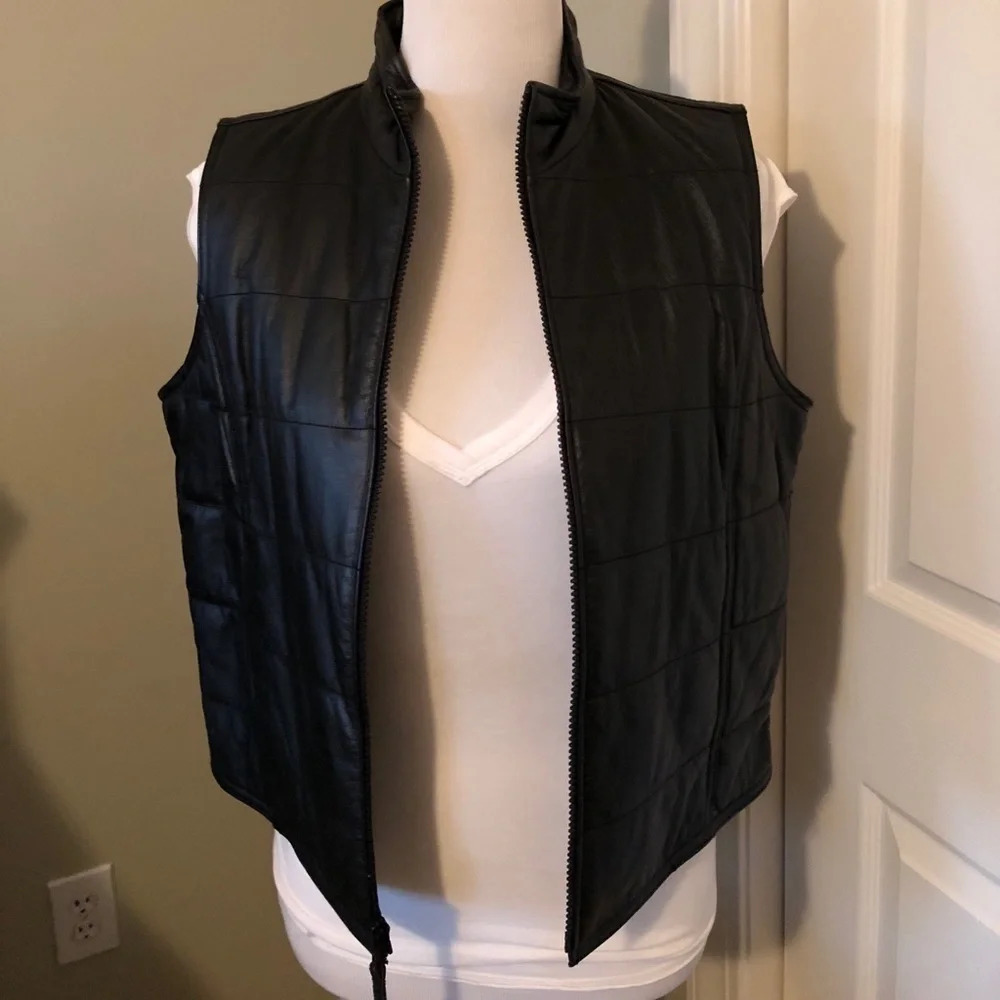 •GAP• Vintage Quilted genuine Leather Vest, Medium, EUC - Picture 2 of 8